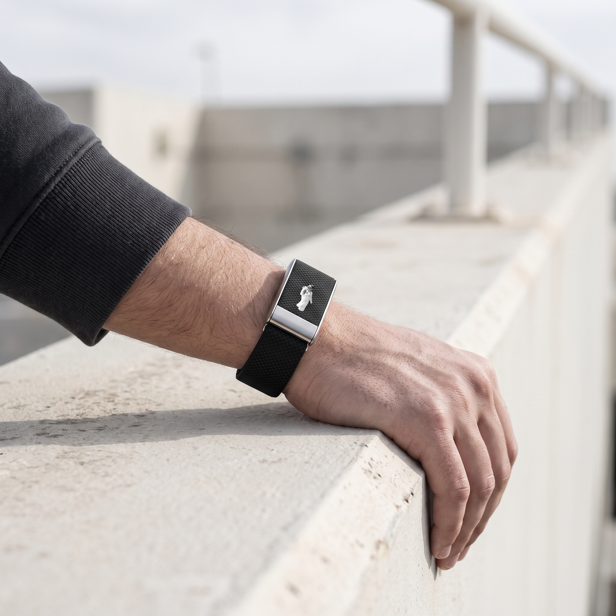 straprr-scene::kandura-soul-black 01-lifestyle-a — Kandura soul black porte
