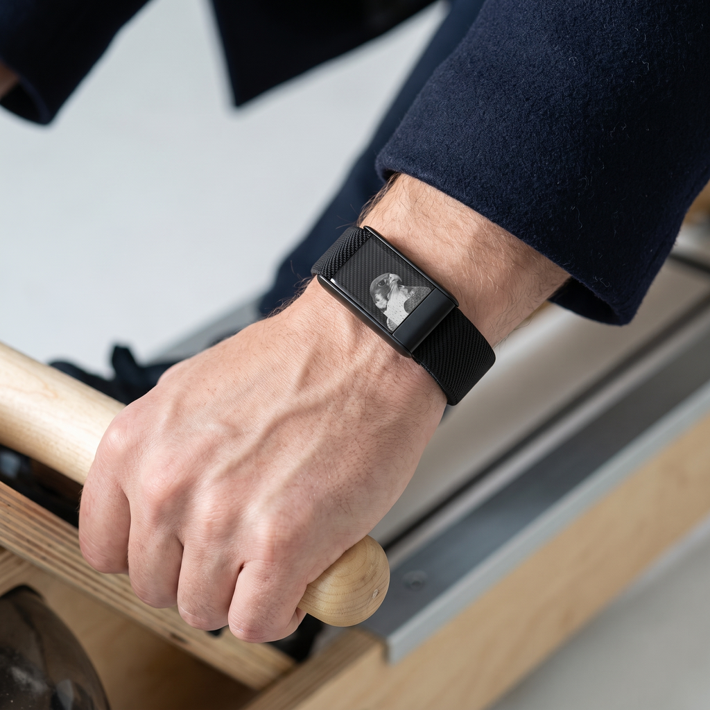 straprr-scene::falcon-gaze-black 03-sport — Falcon gaze black worn