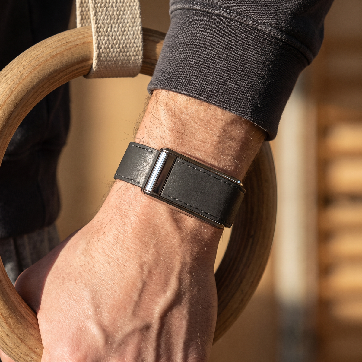 straprr-scene::onyx-black 03-sport — Onyx black porte