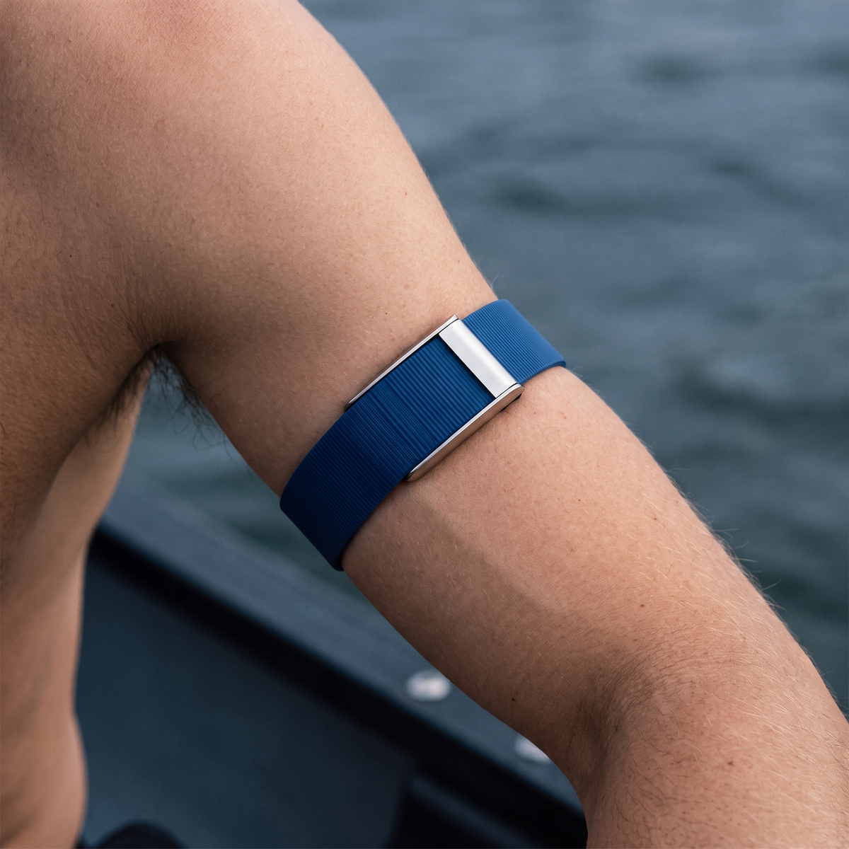 straprr-scene::royal-blue 03-sport — Royal Blue porte